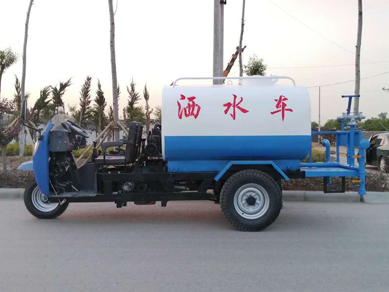 五征三轮洒水车