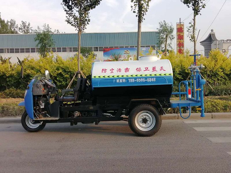 五征自吸功能洒水车